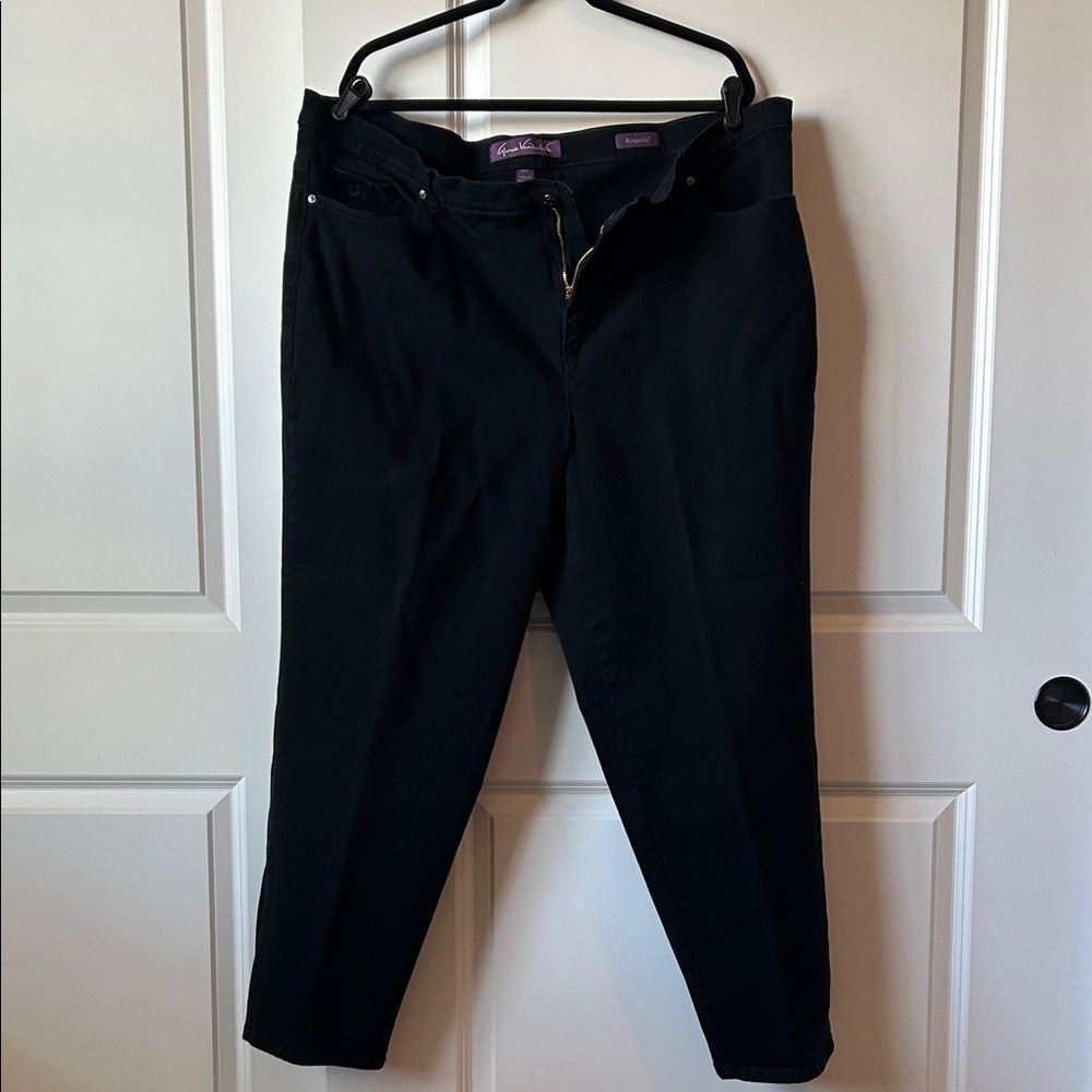 Gloria Vanderbilt Amanda Black Women’s Jeans
24W